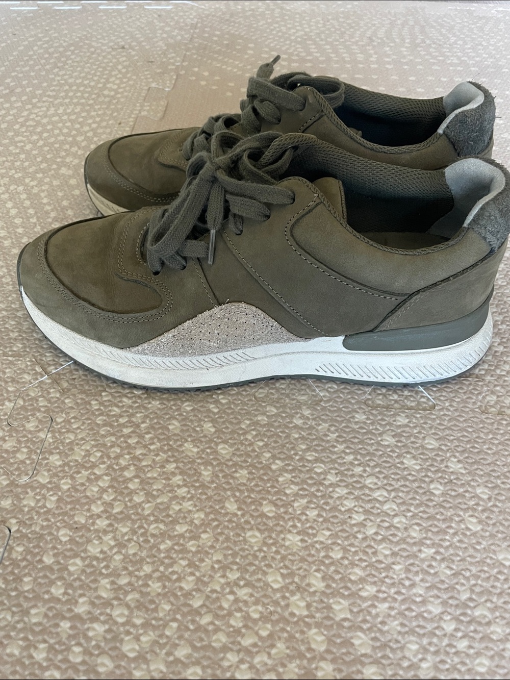 Everlane Leather Upper Olive Green Sneakers - Picture 4 of 8